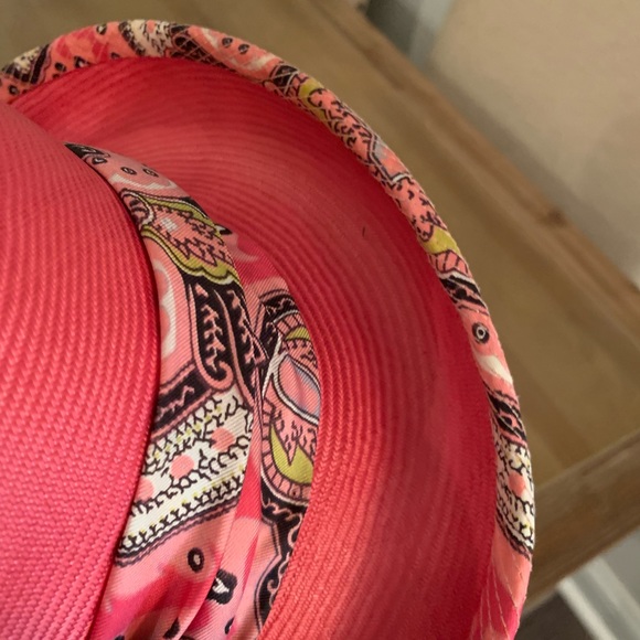 Vintage Mr John’s hot pink hat with ribbon. - Picture 6 of 7